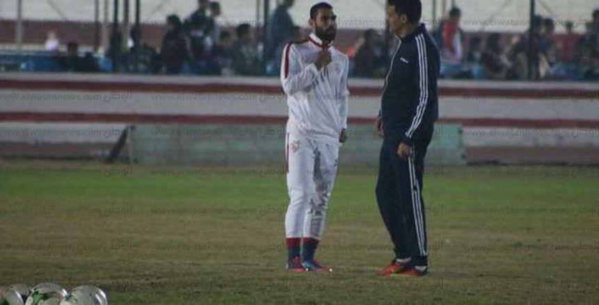 إيهاب جلال يطالب «عبد العزيز» بلعب الكرة إلى الأمام