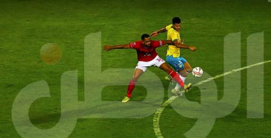 حارس الإسماعيلي يتصدى لأول فرص الأهلي في الدوري