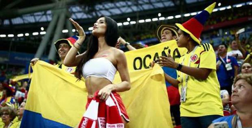 بالصور| حسناوات كولومبيا وبولندا يخطفون الأنظار في مدرجات مباراة المنتخبين