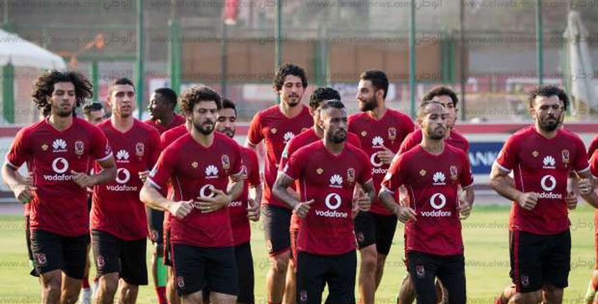 "متعب وغالي وفتحي" ضمن 23 لاعبا في قائمة الأهلي لمواجهة المصري