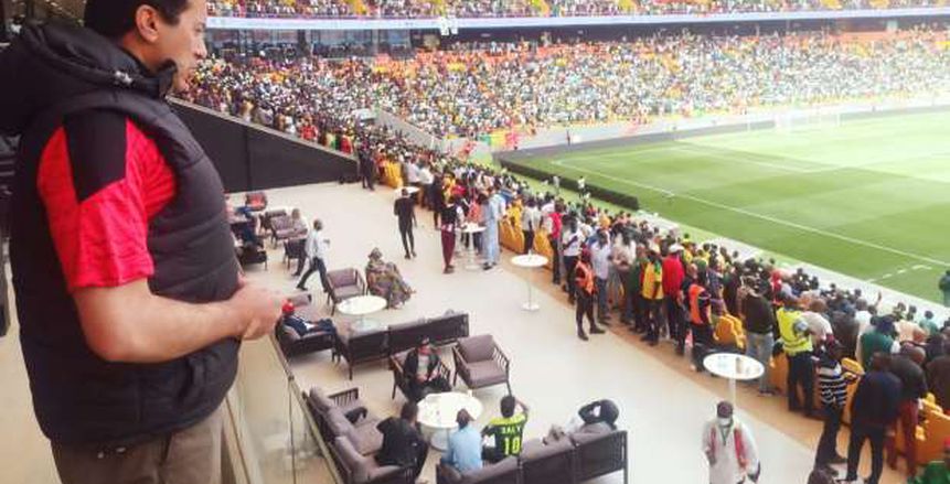 أشرف صبحي يصل ملعب مباراة مصر والسنغال لمساندة الفراعنة