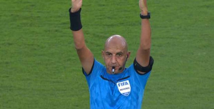 رد فعل مثير من كاف بشأن محمد عادل بعد أدائه في مباراة كوت ديفوار ومالي