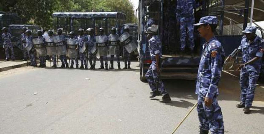 انتشار قوات مكافحة الشغب السودانية خارج ملعب مباراة الأهلي والهلال