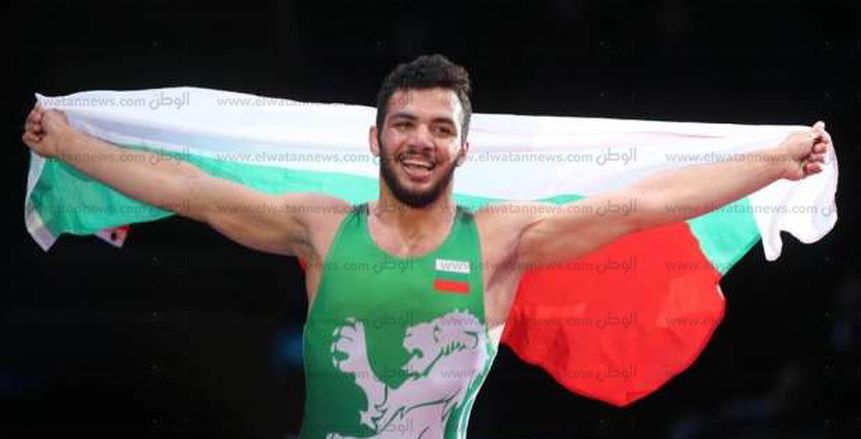 بالفيديو| رفع طارق عبد السلام لعلم بلغاريا بعد الفوز بذهبية أوروبا للمصارعة