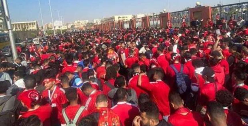 آلاف من جماهير الأهلي تبدأ الدخول إلى مدرجات ستاد القاهرة «صور»
