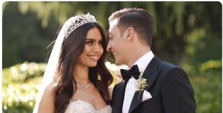 أوزيل يحتفل بزواجه على ملكة جمال تركيا