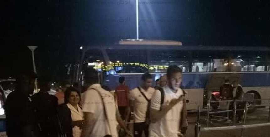 بالصور| وصول بعثة المنتخب الوطني لمطار "الأنتيبي" للعودة لمصر