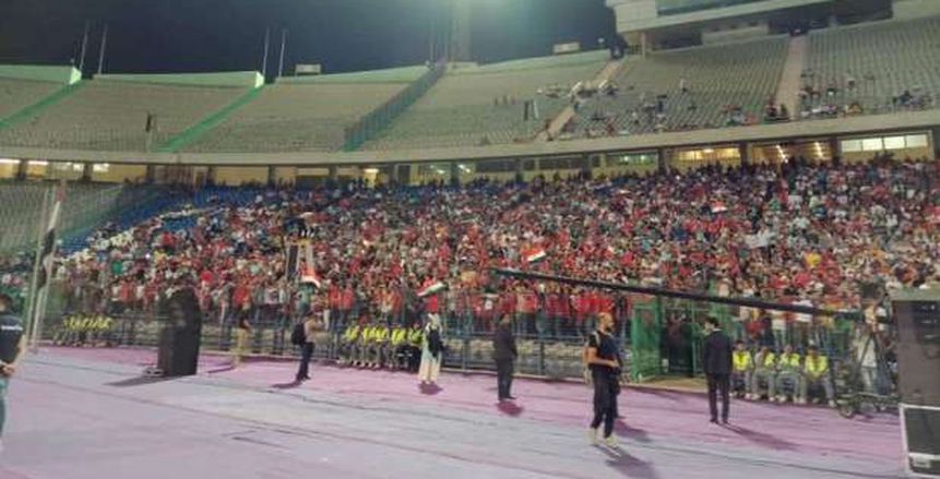 دخول لاعبي المنتخب الوطني لملعب ستاد القاهرة وسط تحية كبيرة من الجماهير
