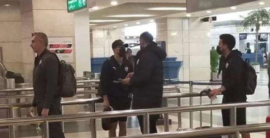 خوفا من كورونا.. لاعبو الزمالك بالكمامات في مطار القاهرة (صور)