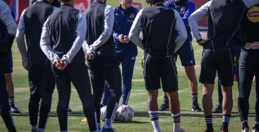 كواليس جلسة كولر الأخيرة مع لاعبي الأهلي قبل التوجه لملعب مباراة شباب بلوزداد