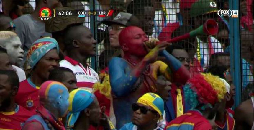 مشجع يظهر بقميص الزمالك في مباراة الكونغو وليبيريا