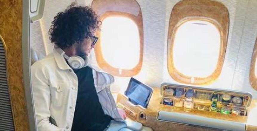 بعد أنباء استغناء باوك اليوناني عنه.. عمرو وردة ينشر صورة جديدة من الطائرة