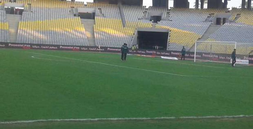 بالصور| طاقم التحكيم يعاين ملعب برج العرب قبل مباراة الأهلي وجيما الإثيوبي
