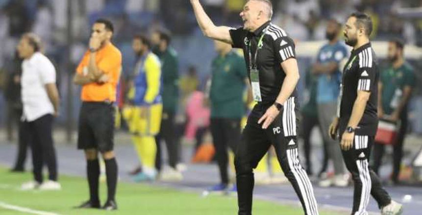 كارتيرون يتشاجر مع حكم مباراة الاتفاق والنصر بعد طرد 3 لاعبين «فيديو»