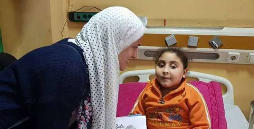 بالصور| هدايا ملاك تزور مستشفى أبو الريش للأطفال
