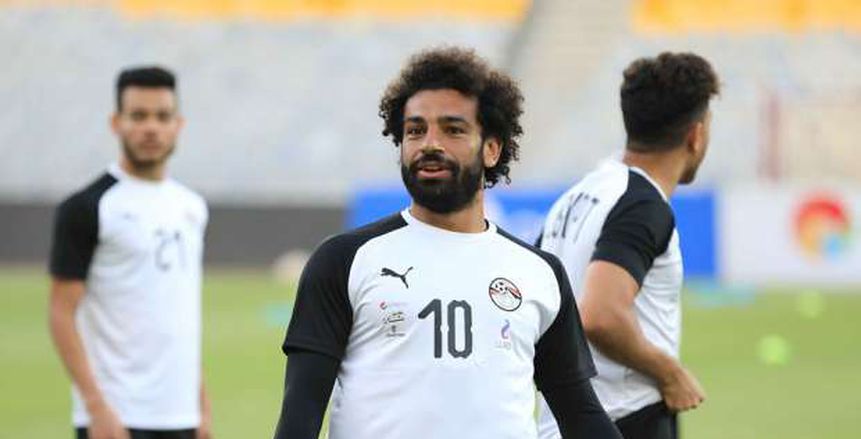 محمد صلاح يوجه التحية للاعبي المنتخب عقب الهدف