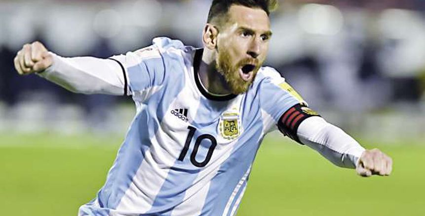 بالصور| «ميسي» يكشف عن قميص الأرجنتين الخاص بكأس العالم
