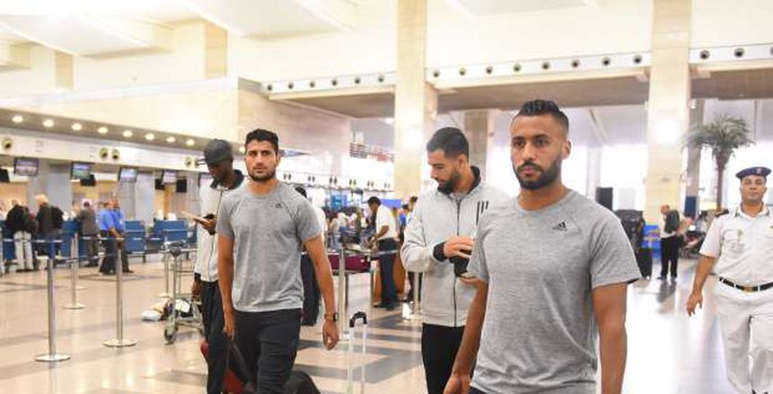 بالصور| «الوطن سبورت» يكشف سر ظهور لاعبي الأهلي بماركة ملابس جديدة في رحلة الجزائر