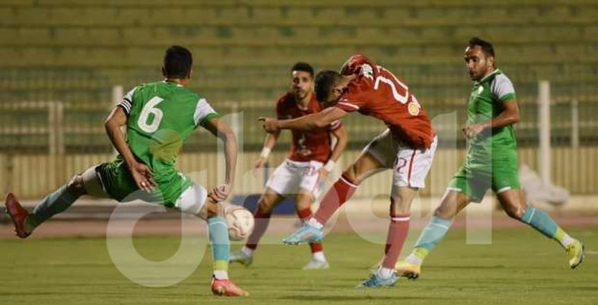 كريم فؤاد يهدر فرصة بروحين في مباراة الأهلي وإيسترن كومباني