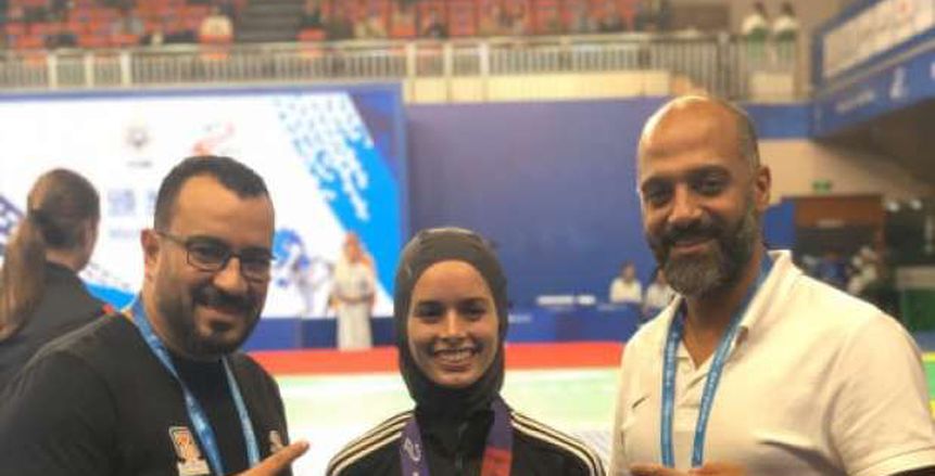 وزير الرياضة يهنئ بطلة التايكوندو نور حسين بعد فوزها بذهبية بلغاريا