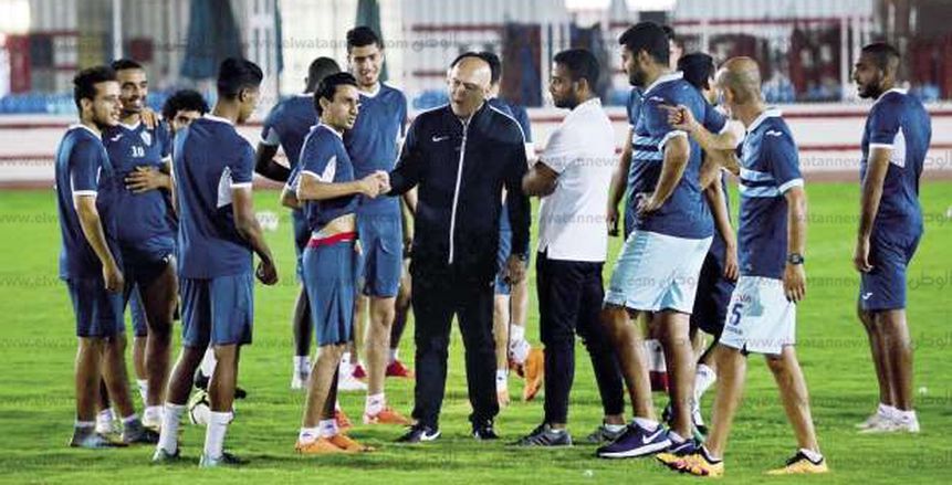 نص ماقاله «جروس» للاعبي الزمالك بعد فوز بترو أتلتيكو على نصر حسين داي الجزائري