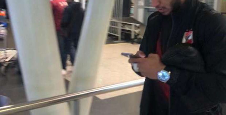 بعثة الأهلي تغادر مطار القاهرة لخوض مباراة السوبر في الإمارات