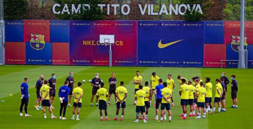 رئيس برشلونة يطلب من لاعبيه تخفيض رواتبهم من جديد