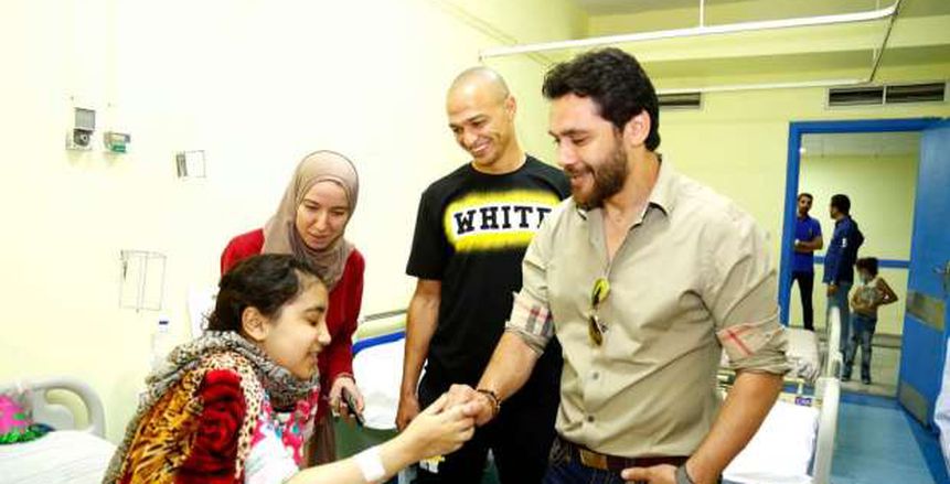 بالصور| «العميد» وقائد بيراميدز يزوران مستشفى «أبو الريش» للأطفال