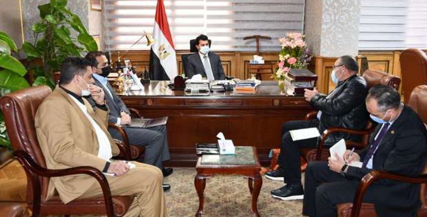 وزير الرياضة يبحث ترتيبات استضافة مصر بطولتي العالم وأفريقيا للشراع