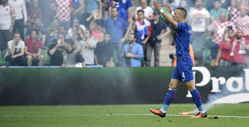 "ويفا" يغرم كرواتيا 100 ألف يورو بسبب "شماريخ" مباراة تشيكيا