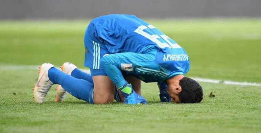 بالصور| الخمور سر رفض «الشناوي» لاستلام جائزة أفضل لاعب بمباراة مصر وأوروجواي