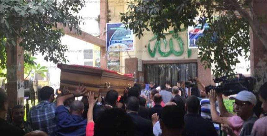 بالصور| وصول جثمان الراحل طارق سليم إلى مسجد مصطفى محمود