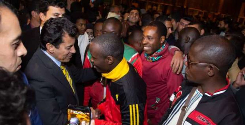 بالصور| وزير الرياضة يودع شباب ٢٤ دولة بمحطة مصر ضمن فعاليات "أسوان عاصمة الشباب الأفريقي"