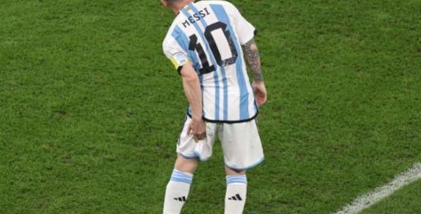 ميسي يثير رعب جماهير الأرجنتين أمام كرواتيا بسبب إصابة في الخلفية «فيديو»