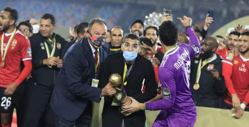 مؤمن زكريا يحتفل مع النادي الأهلي ببطولة كأس مصر (صورة)