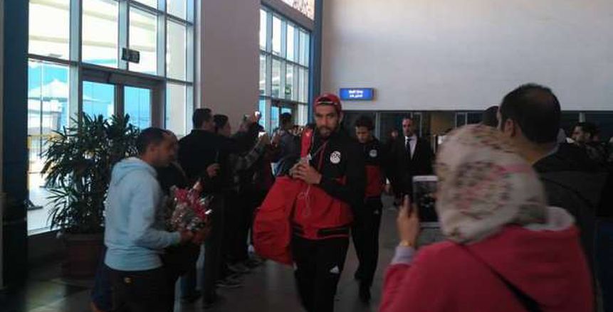 شريف إكرامي ورمضان صبحي أول المغادرين من مطار القاهرة