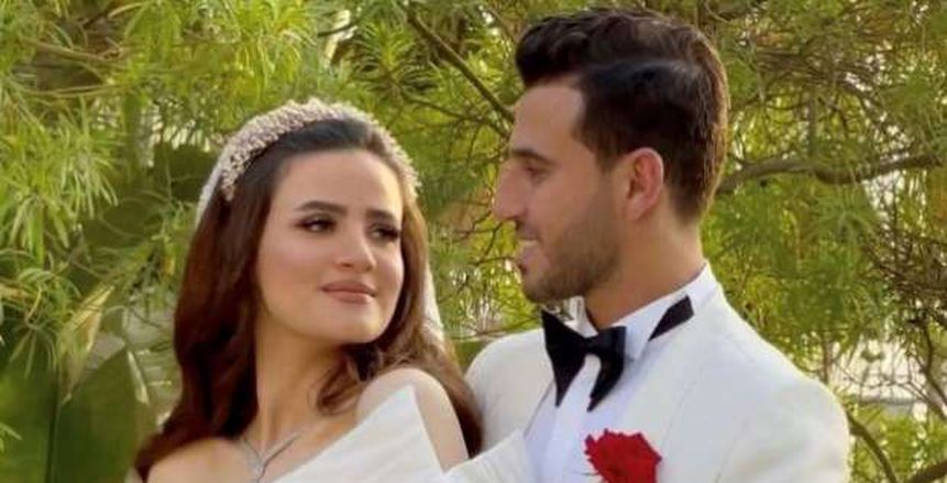 حمدي فتحي لاعب الأهلي يلتقط الصور مع زوجته قبل حفل زفافه «فيديو»