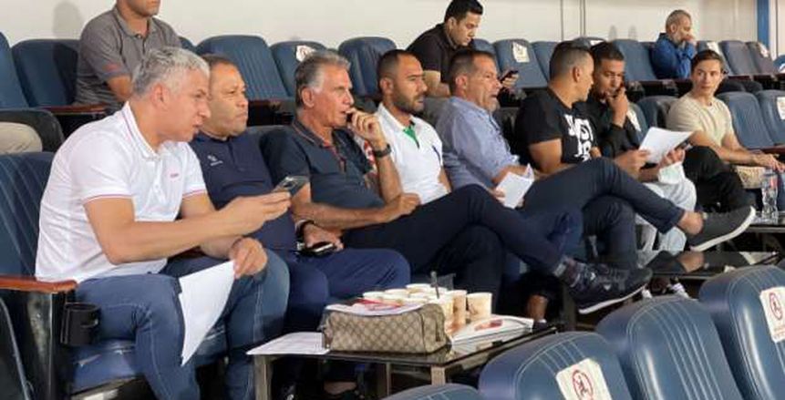 كيروش وجهاز المنتخب يتابعون مباراة بيراميدز وسموحة من ملعب السويس