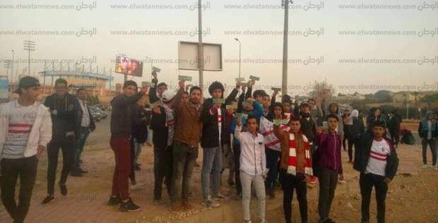 بالصور.. منع جماهير الزمالك غير حاملي عضوية النادي من دخول ملعب بتروسبورت