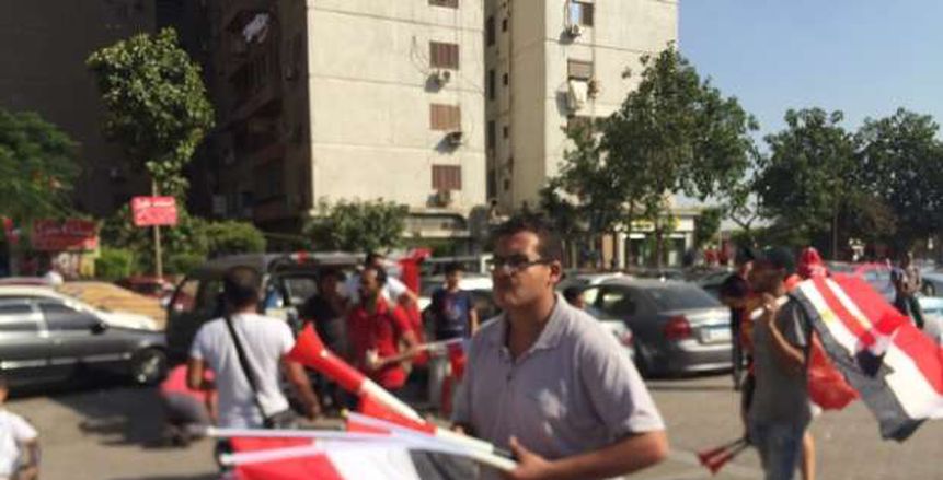 بالصور| ستاد القاهرة يفتح أبوابه والجماهير تتحدى الحر لدعم المنتخب
