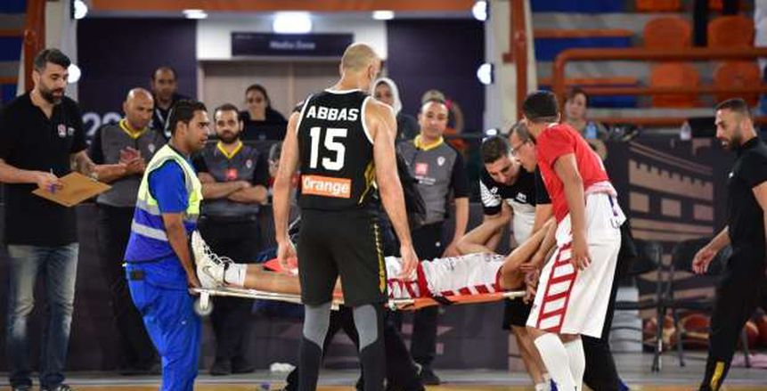 نقل مهاب ياسر لاعب السلة للمستشفى بعد إصابة خطيرة في ودية مصر والأردن