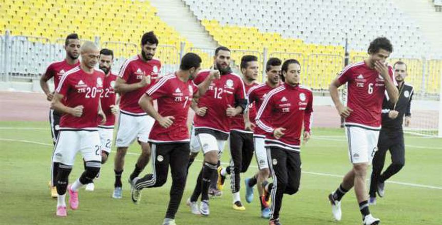 عاجل| لاعبو منتخب مصر ينزلون أرض الملعب للإحماء قبل مواجهة غانا