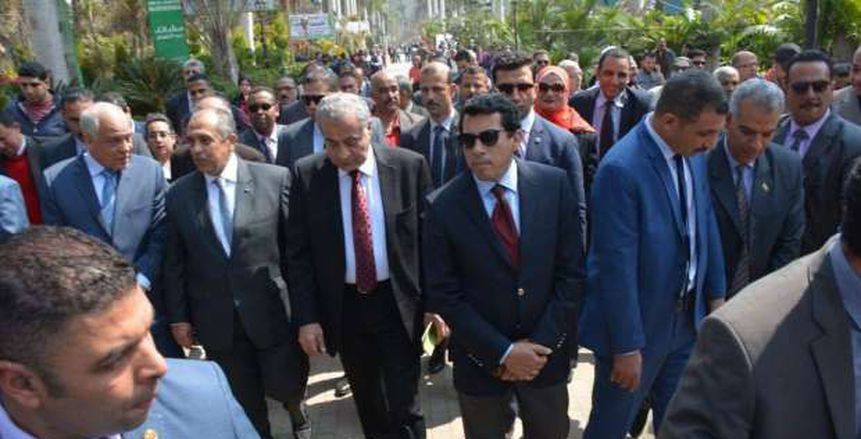 وزير الشباب يشارك في افتتاح معرض الزهور بحديقة الأورمان بالجيزة