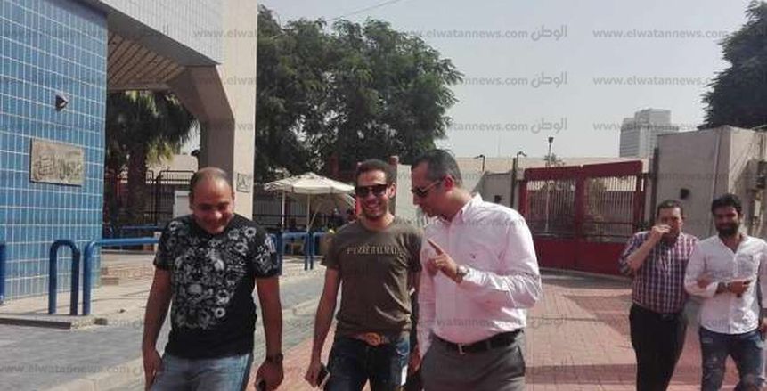 بالفيديو والصور| هشام محمد يصل إلى مقر النادي الأهلي