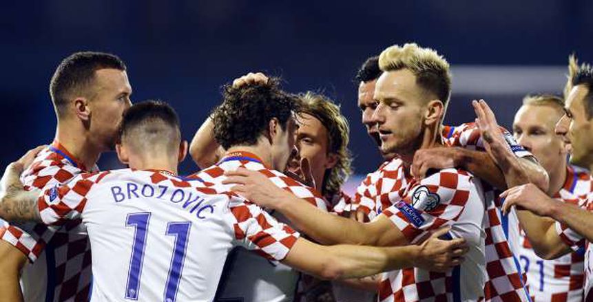 مودريتش وراكيتيتش يقودان وسط كرواتيا أمام اليونان لضمان الصعود لكأس العالم