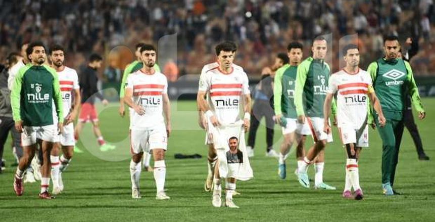 لاعبو الزمالك يحتفلون بالفوز على مودرن فيوتشر بـ تيشيرت الراحل «محمد مدحت» المعد البدني للفريق