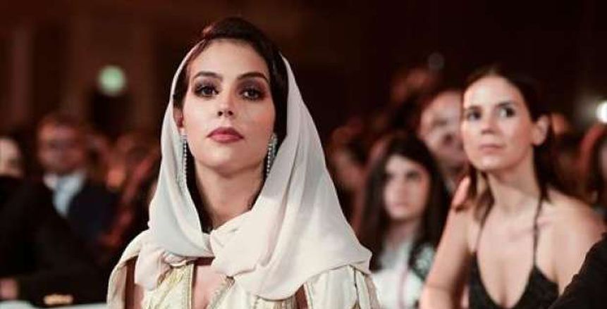 بالصور| صديقة «رونالدو» تظهر بالـ«حجاب» في دبي