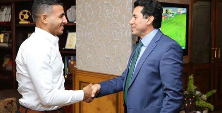 وزير الرياضة يهنئ "كيشو" لحصوله على لقب أفضل مصارع روماني بالعالم
