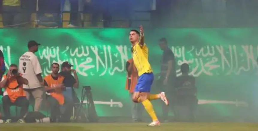 أثناء أداء العمرة.. حارس النصر السعودي يكشف عن أمنيته لرونالدو (فيديو)