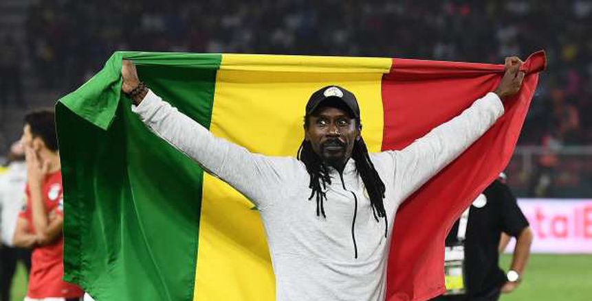 خدعة مدرب السنغال «المرضية» للضحك على الصحافة الإنجليزية في كأس العالم